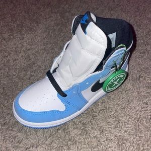 Jordan 1 retro high university blue (TD)